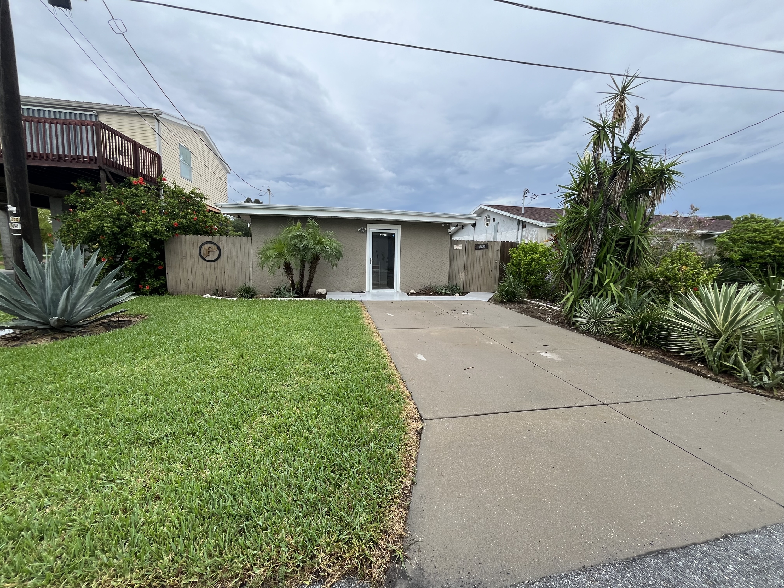 14982 Edgewater Circle
